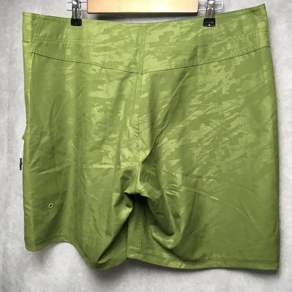 Under Armour Mens Swim Trunks Shorts size 38 Green Camo Lace Up Zipper Pocket - Picture 2 of 11